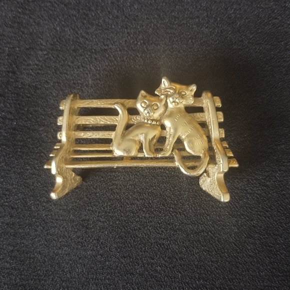 AJC signed Gold Cats on Bench Brooch - Picture 1 of 8